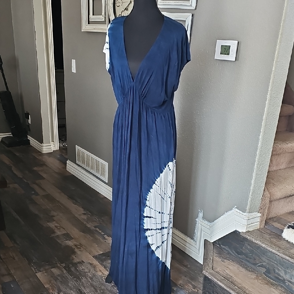Chic Navy Tie-Dye Maxi Dress